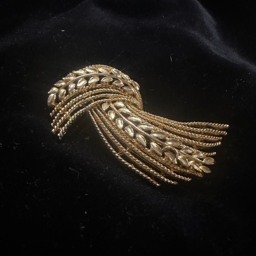 Elegant Gold Wing Brooch